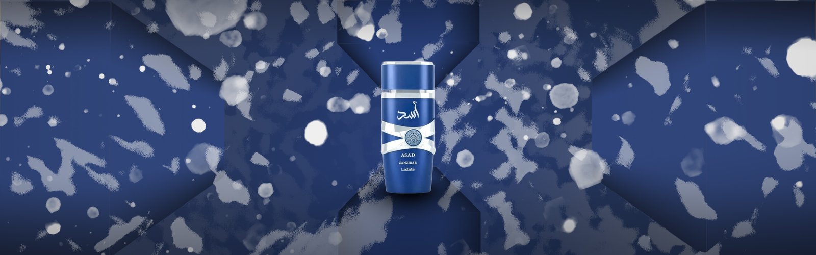 Frasco elegante de perfume em destaque sobre fundo iluminado, representando a linha principal de fragrâncias